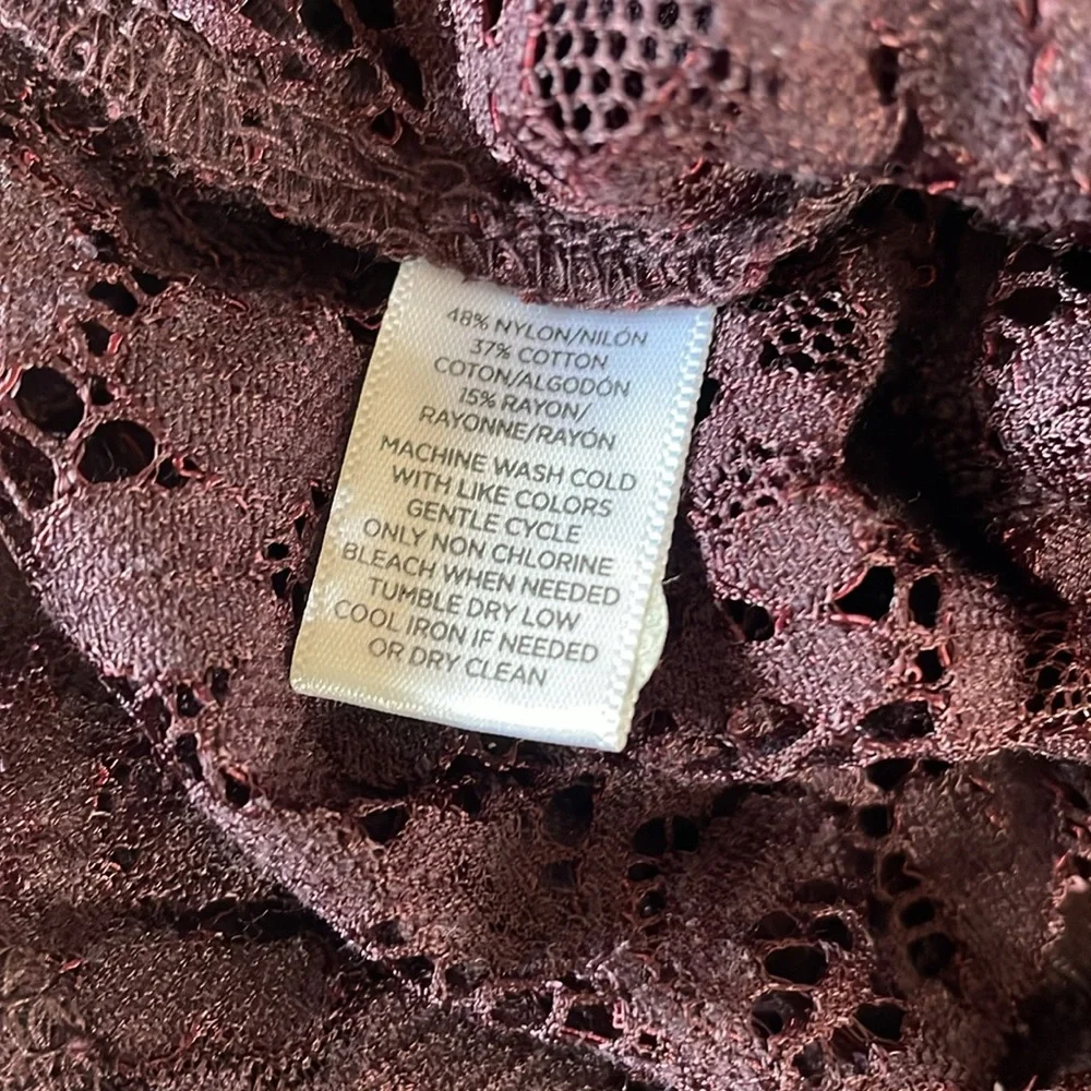 Loft lace blouse bell Sleeves size large tie at sleeves deep burgundy - Picture 9 of 9